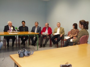 Foto dels compoments del Consell Superior de llengües on hi ha diversos professors de la Universitat de Saragossa